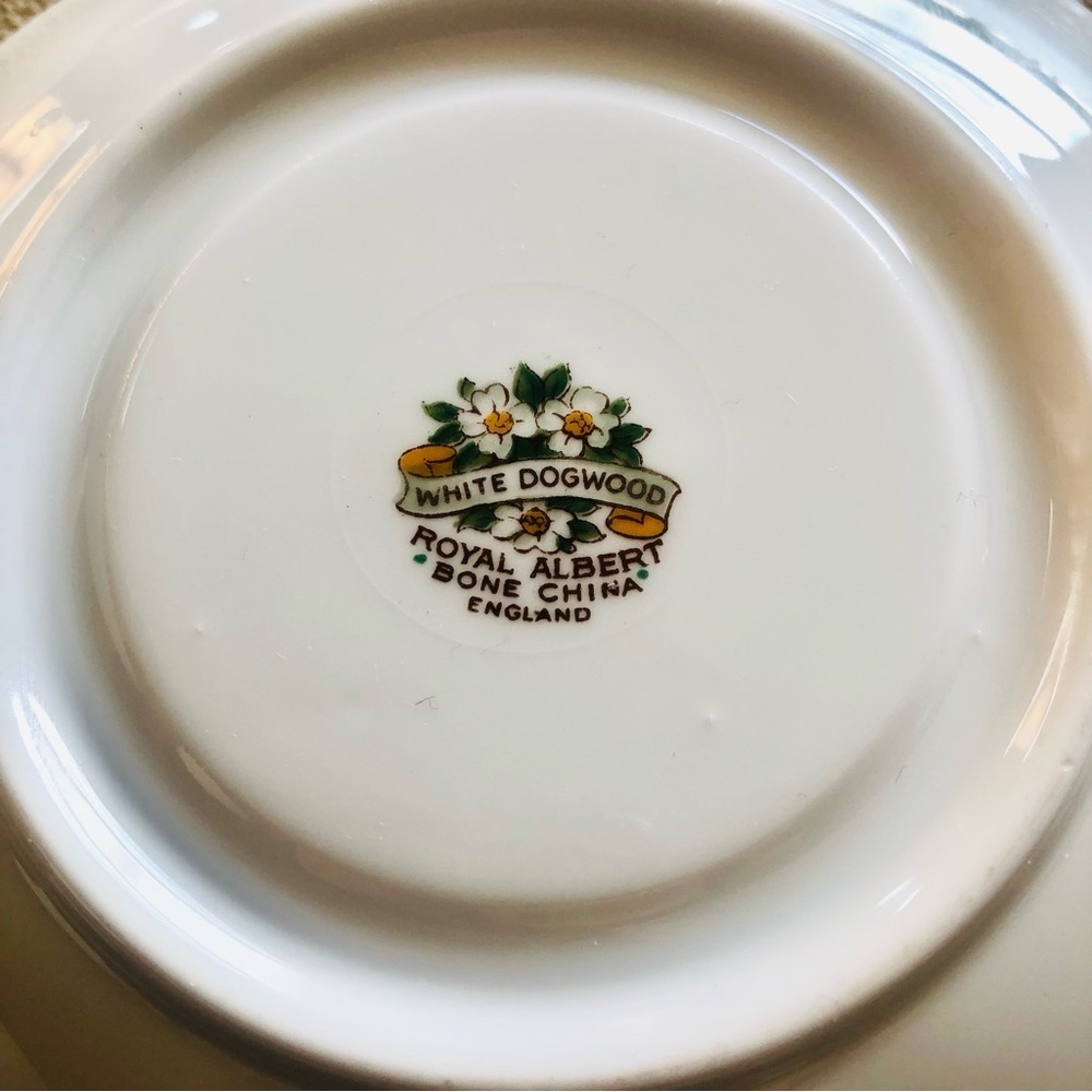 Royal Albert White Dogwood Vintage Tea Cup And Saucer Set Made in England - Picture 12 of 13